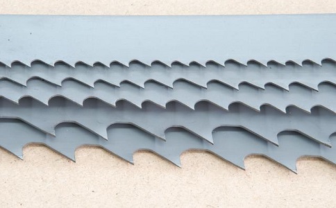 山西带锯床上的钢丝刷，对于带锯条的重要性
